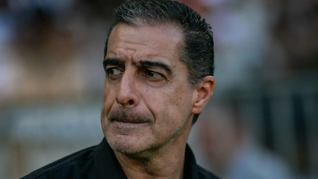 Torcedores do Botafogo escolhem nome ideal após saída de Renato Paiva