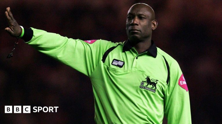 Uriah Rennie: Primeiro árbitro negro da Premier League morre aos 65 Uriah Rennie: Primeiro árbitro negro da Premier League morre aos 65