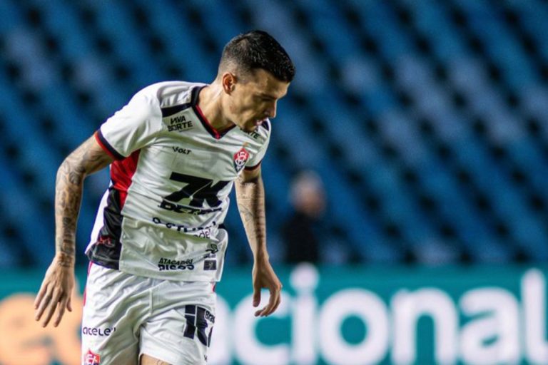 Vitória anuncia nova dispensa antes do duelo com o Cruzeiro Vitória anuncia nova dispensa antes do duelo com o Cruzeiro