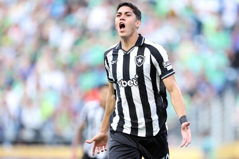 Botafogo vende zagueiro Jair para o Nottingham Forest, da Inglaterra
