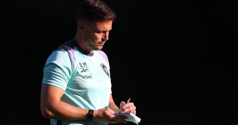 Clube inglês anuncia saída de auxiliar para comissão de Ancelotti no Botafogo