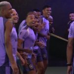 Danilo começa atividades com o Botafogo e recebe trote; assista!