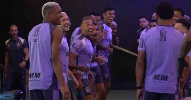 Danilo começa atividades com o Botafogo e recebe trote; assista!