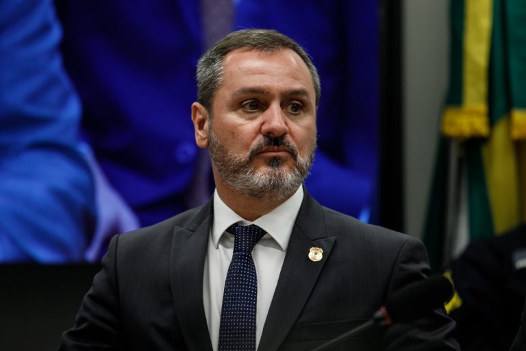 Diretor da PF solicita emendas e cria polêmica na Câmara Diretor da PF solicita emendas e cria polêmica na Câmara
