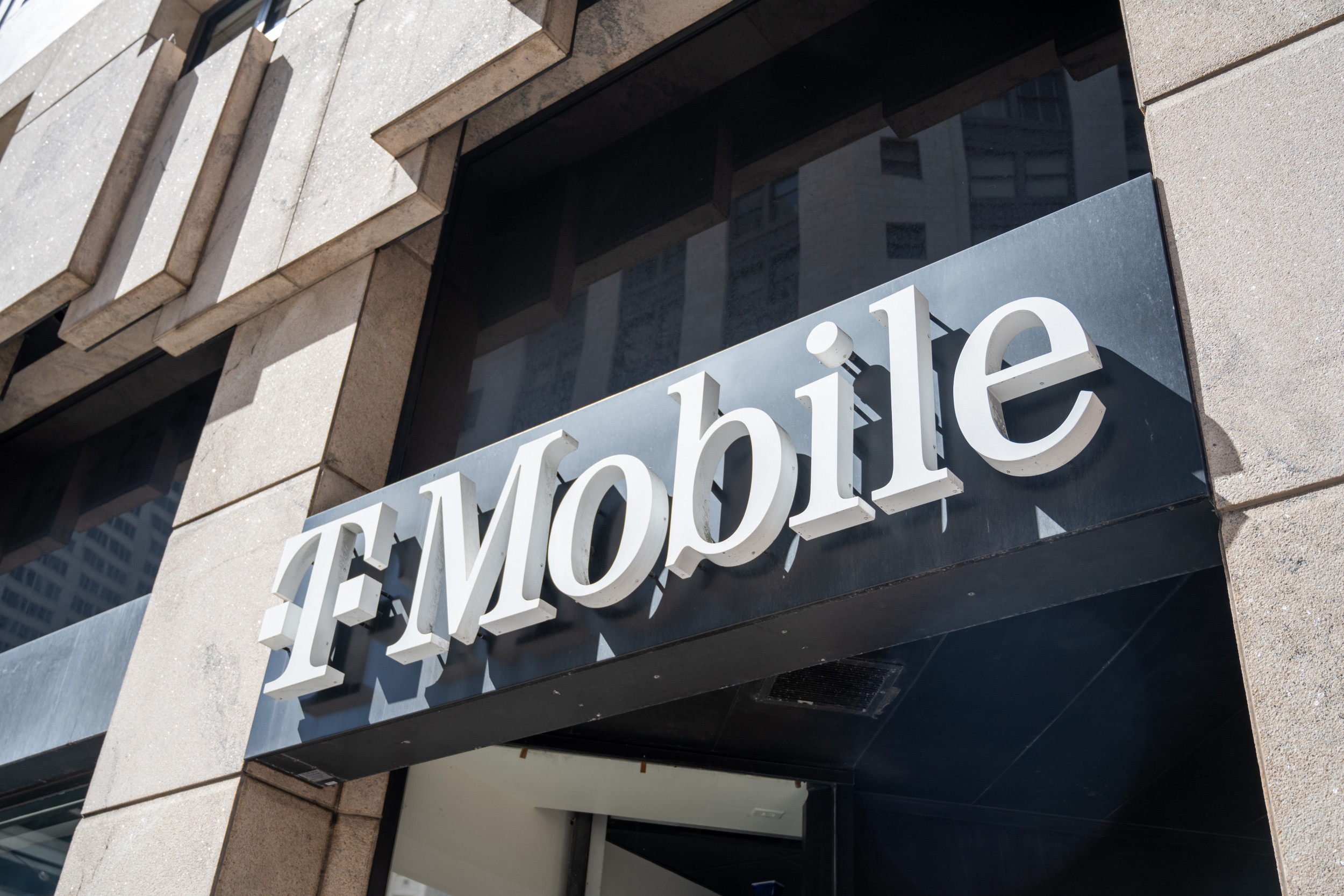 Donald Trump Tem Grande Vitória Contra a T-Mobile