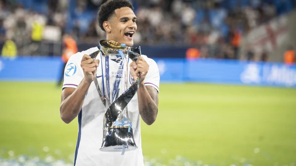Jarell Quansah deixa Liverpool e vai para o Bayer Leverkusen até 2030