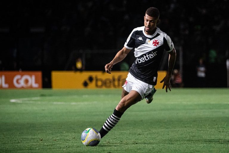 João Victor afirma que vai honrar contrato com o Vasco
