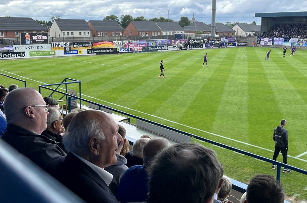Partida de futebol da Guerra Fria é finalizada após 65 anos na Irlanda do Norte