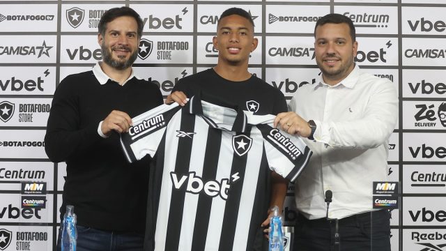 Ser maravilhoso usar esta camisa
